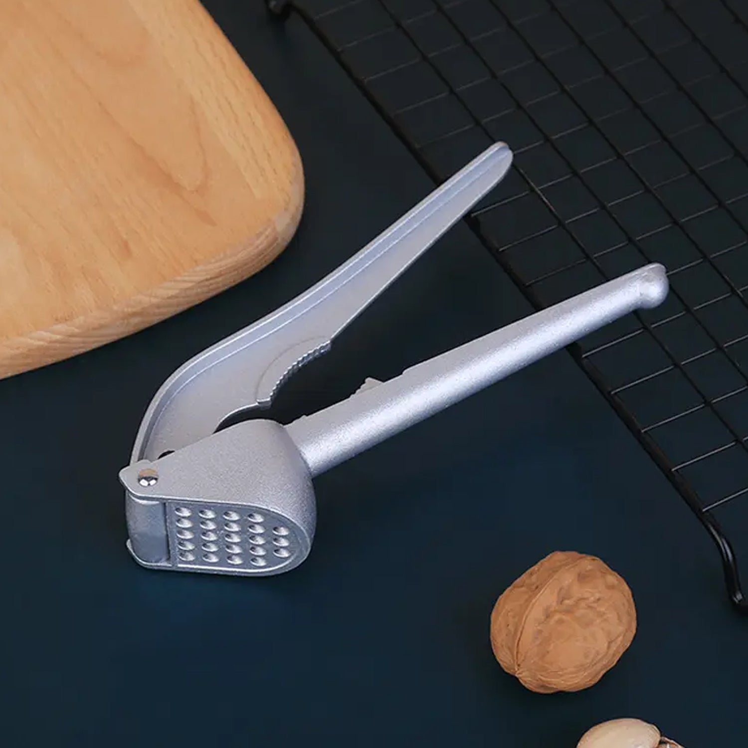 Garlic Press All Aluminum Easy to Use with Light Weight without Difficulty Cooking Baking, Kitchen Tool, Safe - Image 5