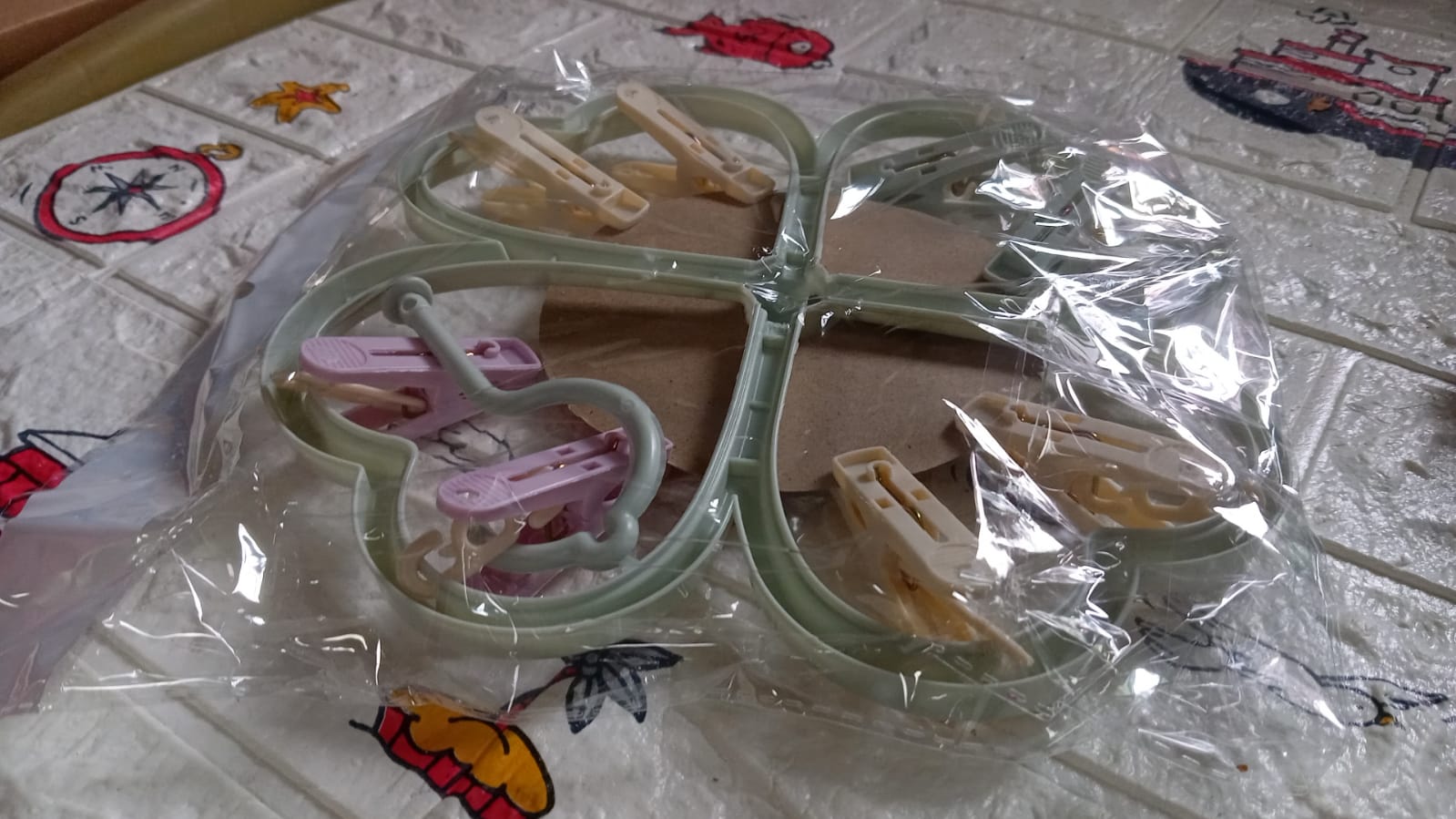 Heart Shape Clothe spin Rack Laundry Drying Rack, Clothes Hangers with 8 Clips, Clip Hanger Drip Hanger for Drying Underwear, Baby Clothes, Socks, Bras, Towel, Cloth Diapers, Gloves - Image 7