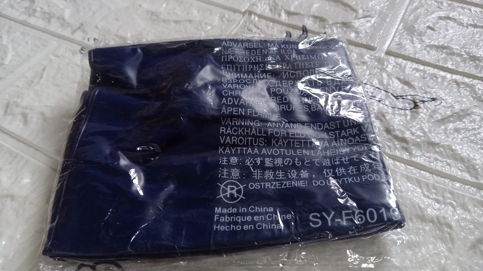 Velvet Air Inflatable Travel Pillow (Blue) - Image 14