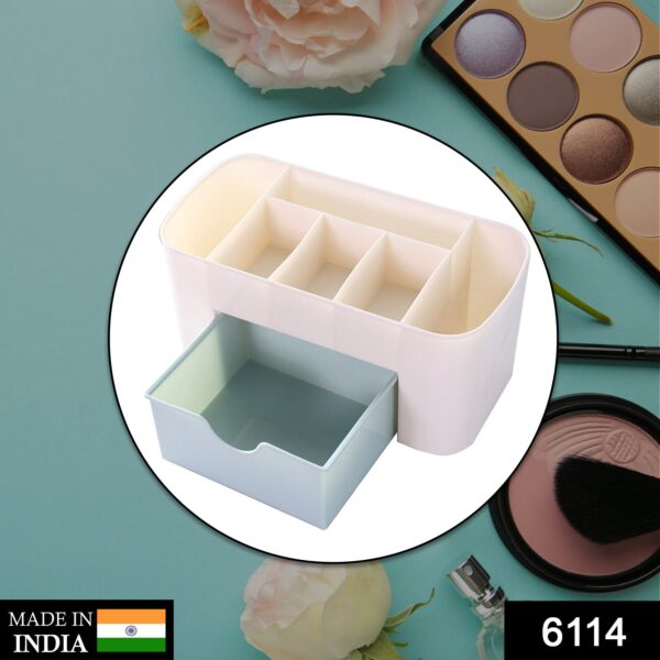 Makeup Cutlery Box Used for storing makeup equipments and kits used by womens and ladies. - Image 2