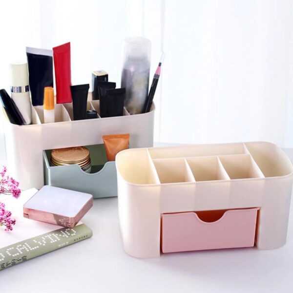Makeup Cutlery Box Used for storing makeup equipments and kits used by womens and ladies. - Image 6