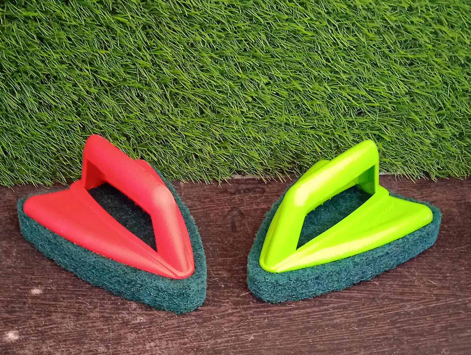 Bathroom Brush with abrasive scrubber for superior tile cleaning - Image 6