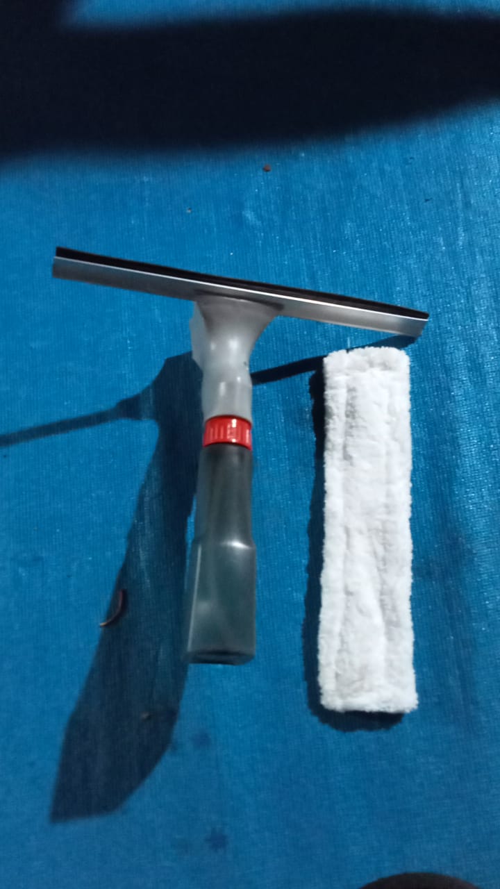 Plastic Easy Glass Cleaner 3 in 1 Spray Type Cleaning Brush, Pack of 1 - Image 8