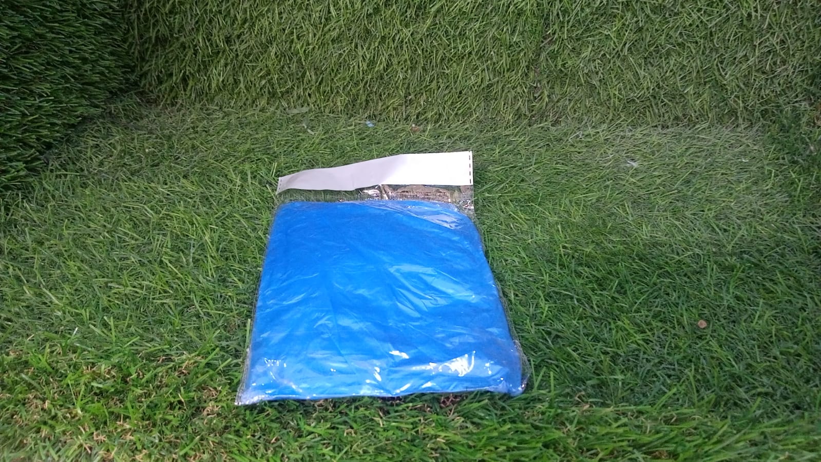 Disposable Easy to Carry Raincoat - Image 6